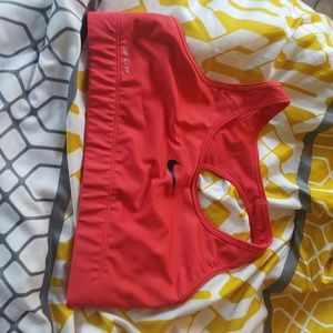 Nike sorts bra